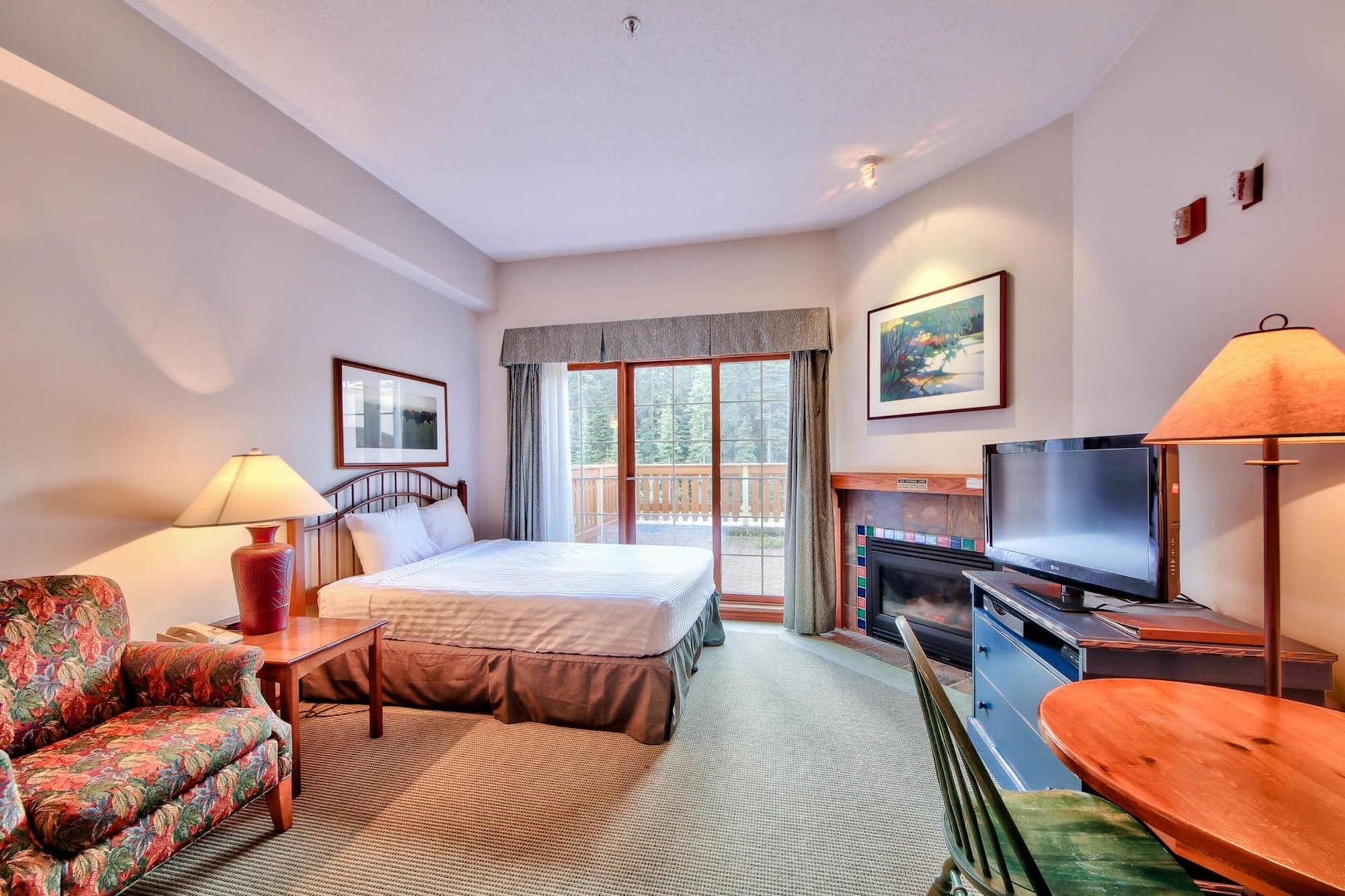 Hearthstone Lodge Sun Peaks Exterior photo
