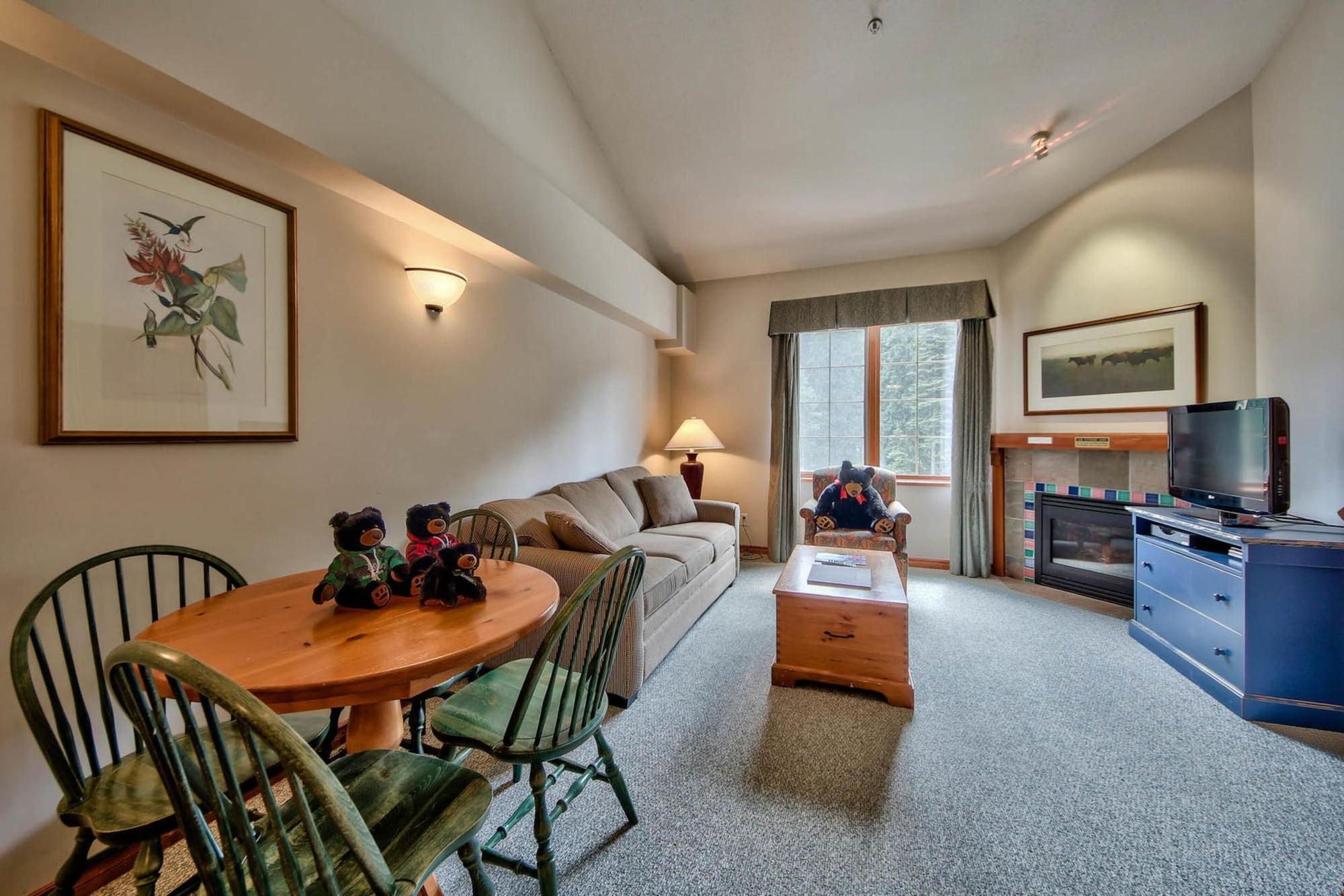 Hearthstone Lodge Sun Peaks Exterior photo