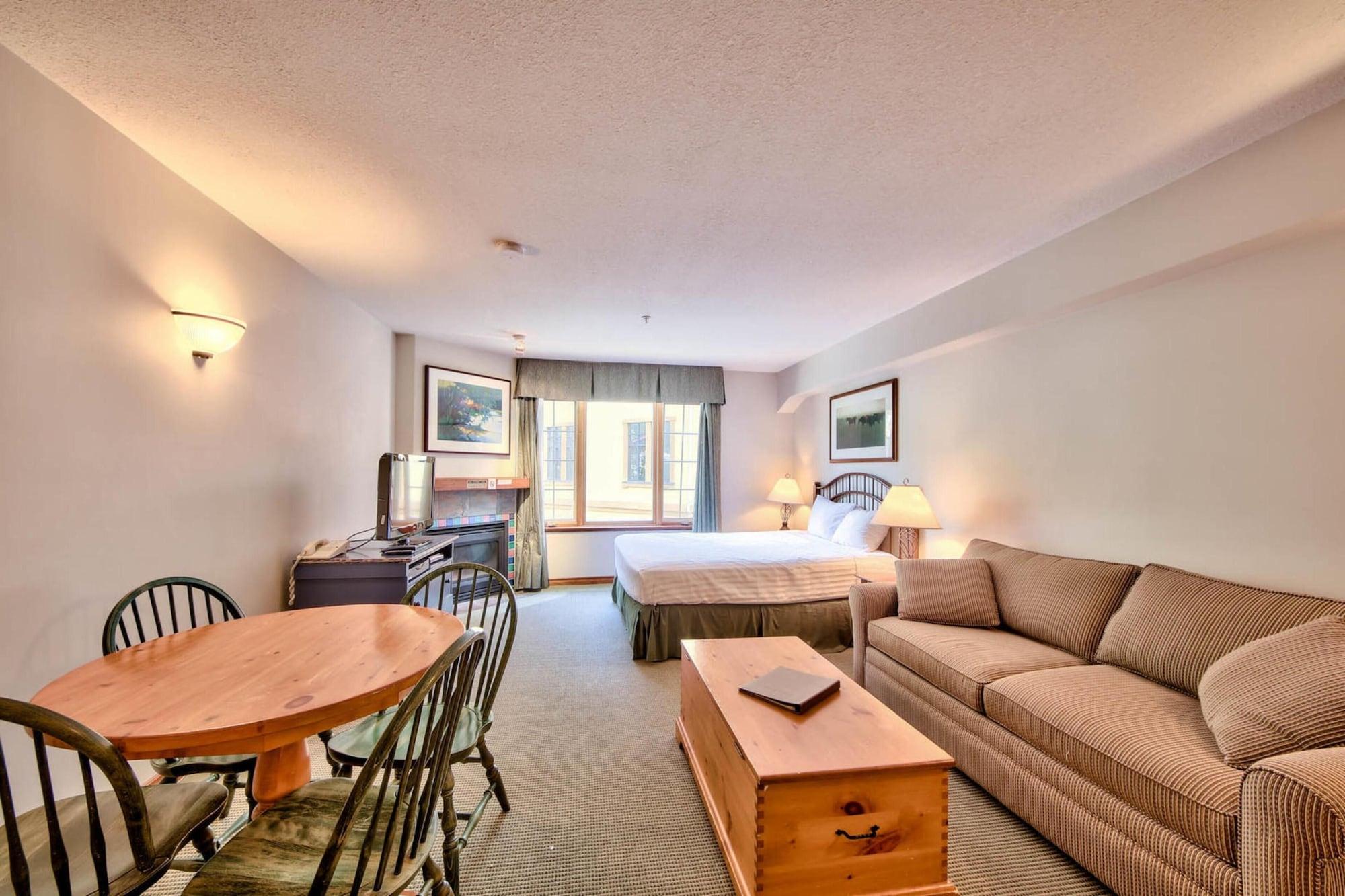 Hearthstone Lodge Sun Peaks Exterior photo
