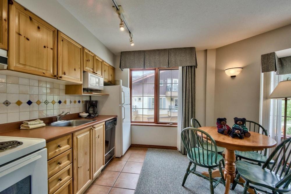 Hearthstone Lodge Sun Peaks Exterior photo