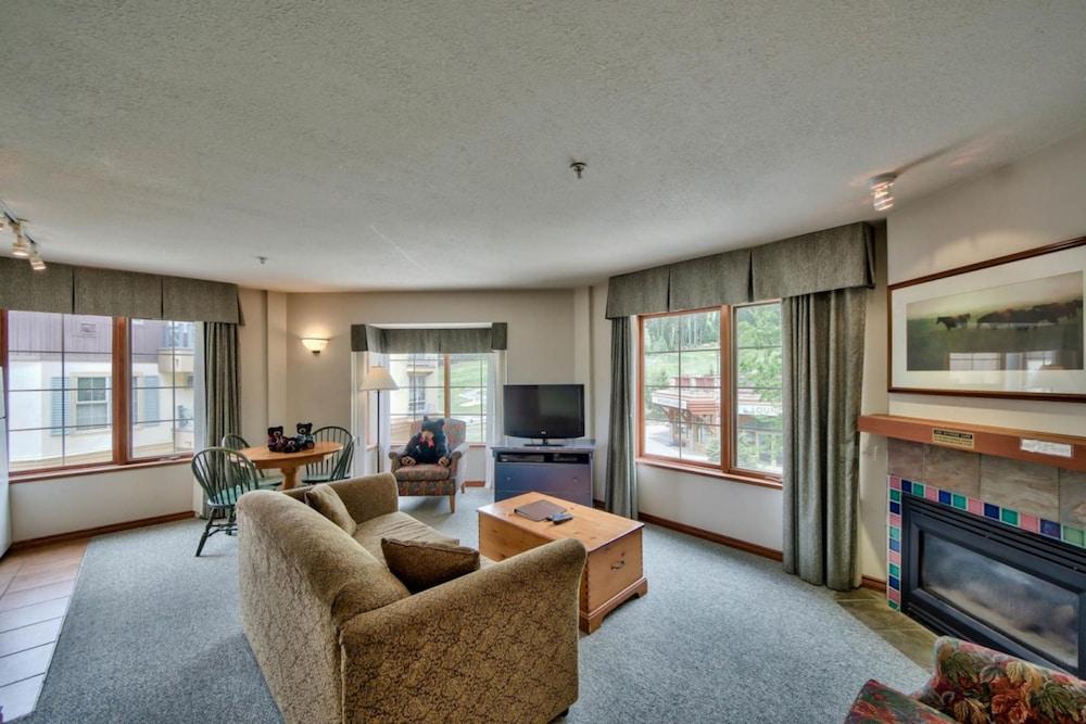 Hearthstone Lodge Sun Peaks Exterior photo