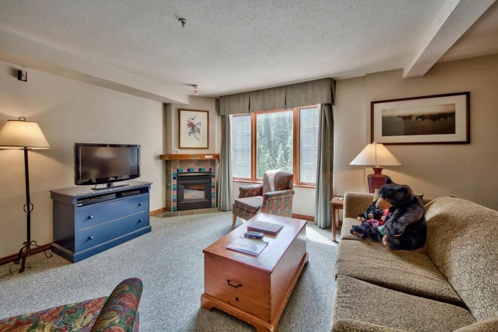 Hearthstone Lodge Sun Peaks Exterior photo