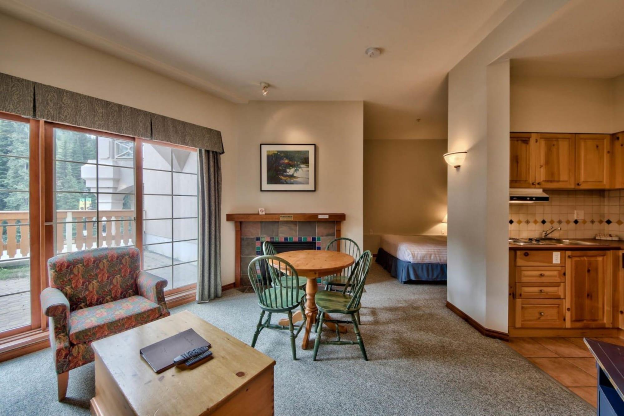 Hearthstone Lodge Sun Peaks Exterior photo