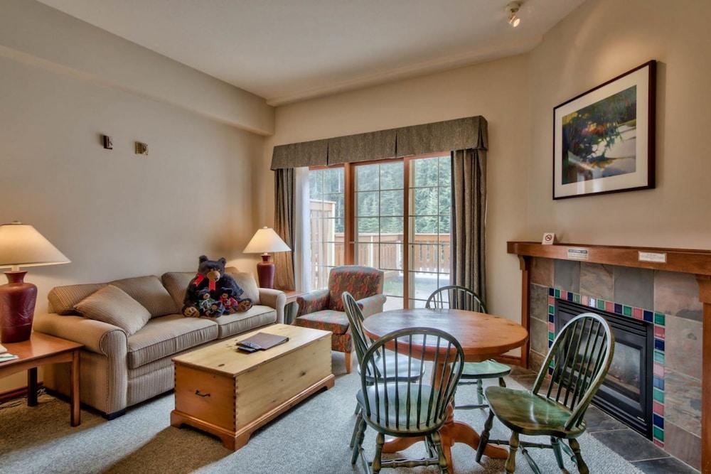 Hearthstone Lodge Sun Peaks Exterior photo