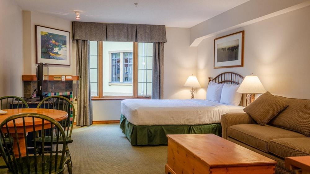 Hearthstone Lodge Sun Peaks Exterior photo