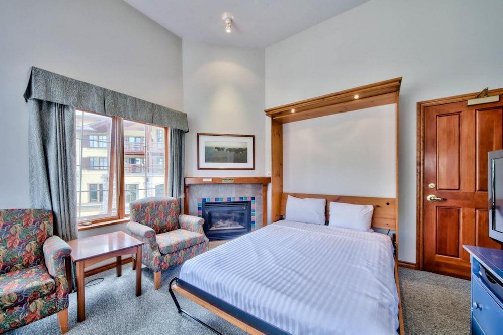Hearthstone Lodge Sun Peaks Exterior photo