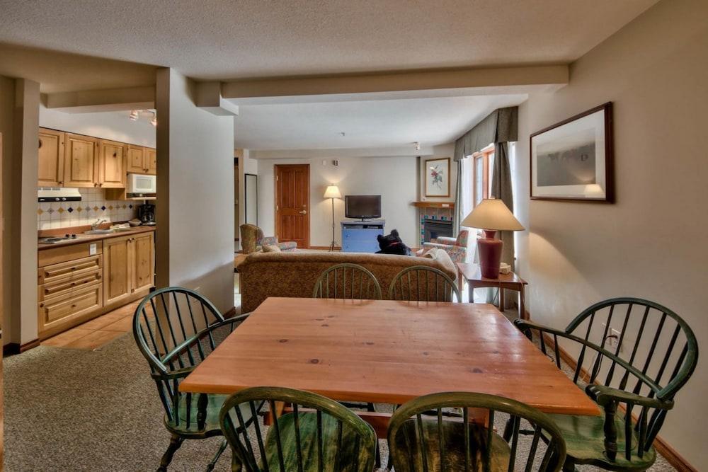 Hearthstone Lodge Sun Peaks Exterior photo