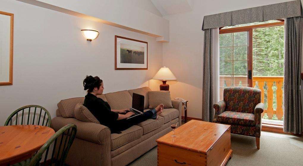 Hearthstone Lodge Sun Peaks Room photo